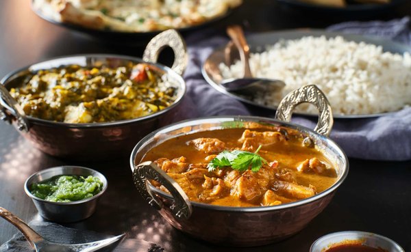 Quels sont les ingrédients secrets pour un authentique curry thaïlandais dans un restaurant asiatique?